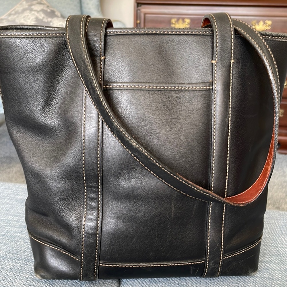 Vintage Coach No. G3X-5187 dark chocolate brown bucket bag with outside pocket